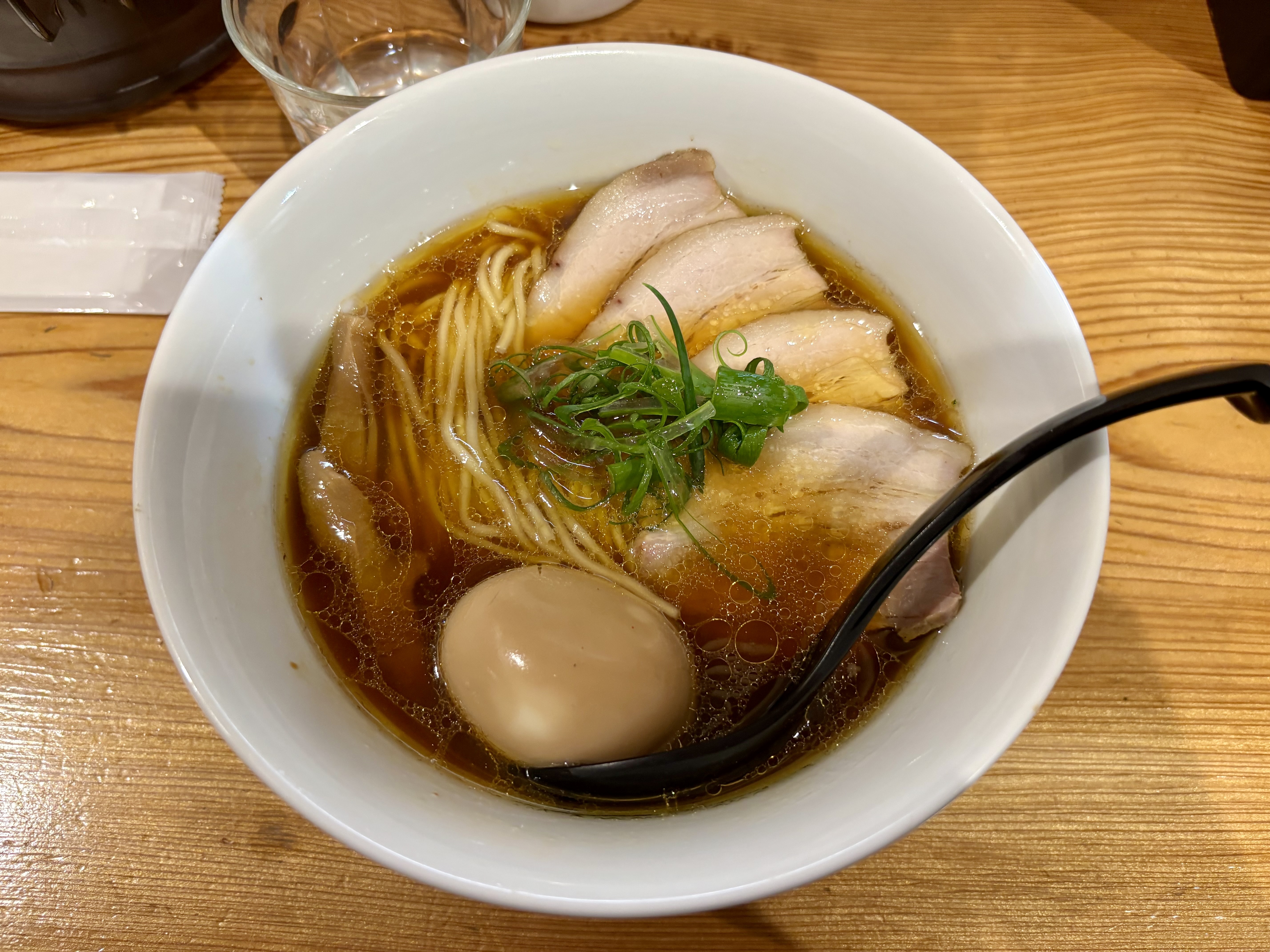 麺ファクトリージョーズセカンドの特製地鶏醤油らぁ麺